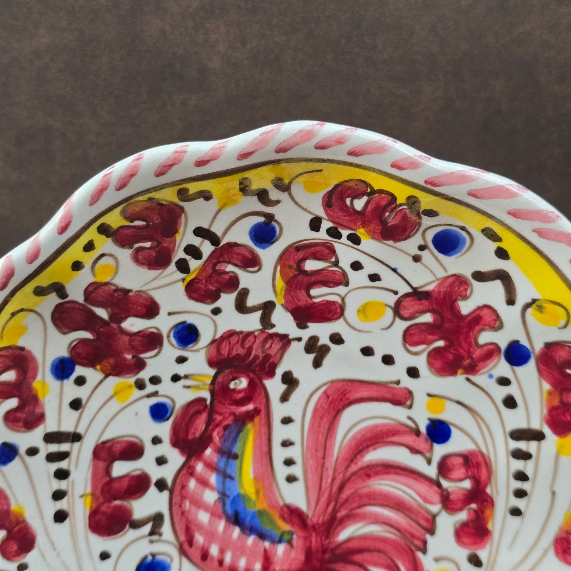 Italienischer Vintage-Wandteller mit rotem Hahn aus Deruta – Handbemalt & in sehr gutem Zustand – mediterranes Flair für dein Zuhause oder als Geschenk!