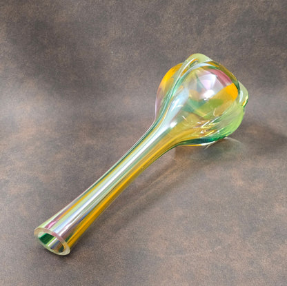 Polnische Glasvase von Krosno, 1980/90er Jahre, mit irisierendem Luster in Gelb, Orange, Grün und Blau, 25,5 cm hoch.