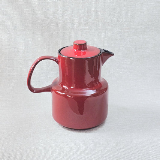 Melitta Kaffeekanne in rot mit schwarzem Rand, glänzende Glasur, West-Germany Mid-Century Design aus den 1970ern mit Deckel und Henkel.