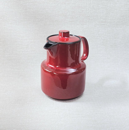 Melitta Kaffeekanne in rot mit schwarzem Rand, glänzende Glasur, West-Germany Mid-Century Design aus den 1970ern mit Deckel und Henkel.