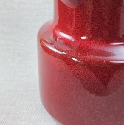 Melitta Kaffeekanne in rot mit schwarzem Rand, glänzende Glasur, West-Germany Mid-Century Design aus den 1970ern mit Deckel und Henkel.