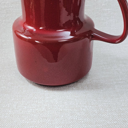 Melitta Kaffeekanne in rot mit schwarzem Rand, glänzende Glasur, West-Germany Mid-Century Design aus den 1970ern mit Deckel und Henkel.