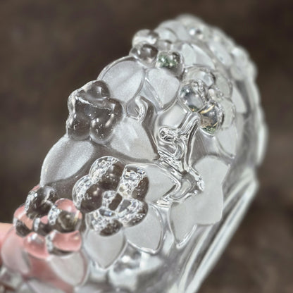 Runde Vintage-Konfektschale aus Kristallglas mit floralen Reliefblüten, Serie Carmen von Mikasa, 14 cm Durchmesser.