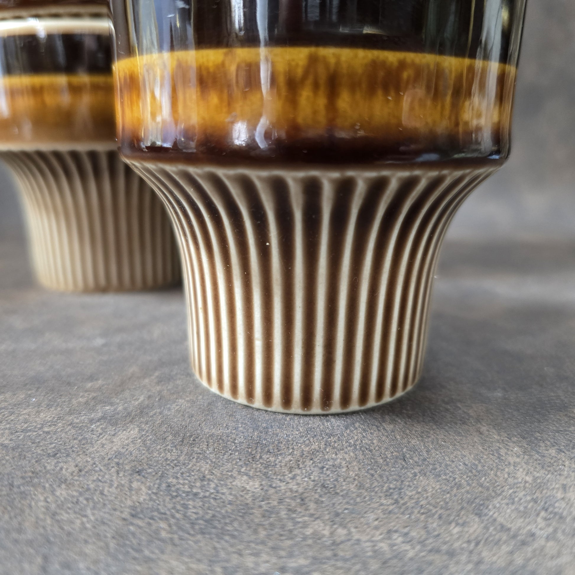 Vintage Mitropa Becher Annaburg Sintolan, 6er Set, braun gestreift, Mid-Century DDR Porzellan, geriffelt, stapelbar, 60er/70er Jahre.