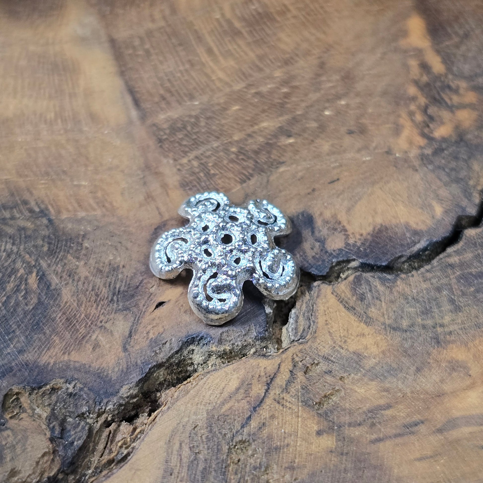 20 filigrane Perlenkappen, 12 mm, .925 Sterling Silber versilbert – ideal zum Verzieren & Schützen von Perlen. Must-have für Schmuckherstellung & DIY-Projekte.