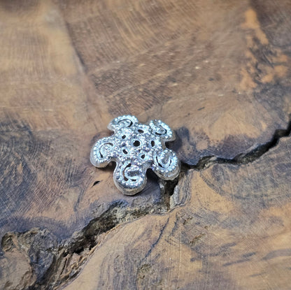 20 filigrane Perlenkappen, 12 mm, .925 Sterling Silber versilbert – ideal zum Verzieren & Schützen von Perlen. Must-have für Schmuckherstellung & DIY-Projekte.