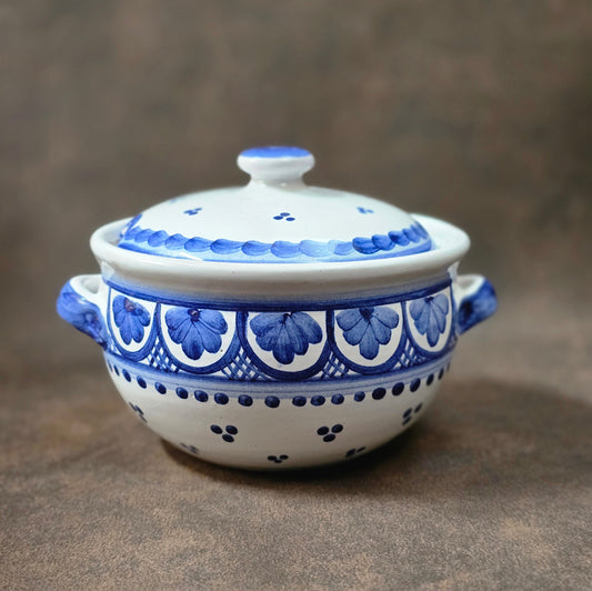 Blau-weiße Vintage-Marmeladendose (Portugal), ca. 250 ml. Handbemalte Keramik auf Fuß, sehr guter Zustand, ideal für Marmelade, Zucker, Sahne & Soßen. Charmantes Landhaus-Highlight!