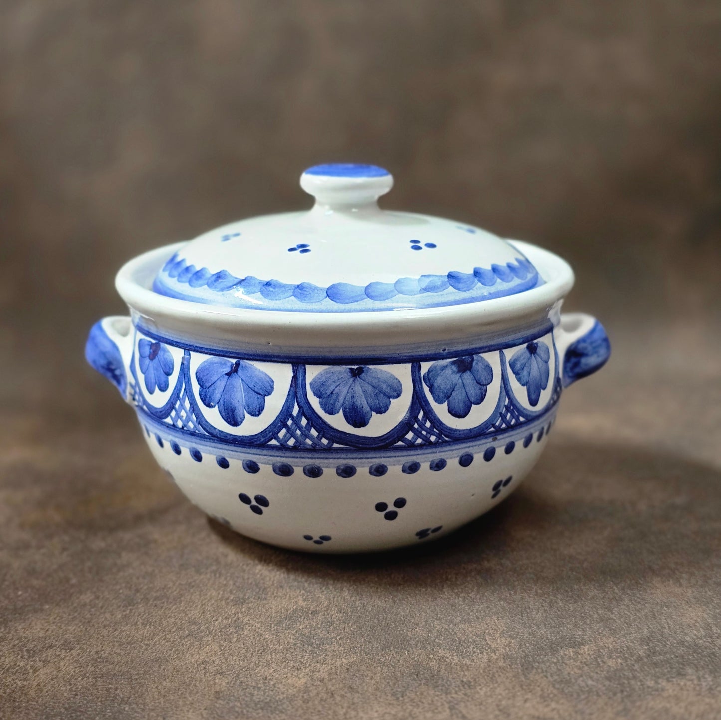 Blau-weiße Vintage-Marmeladendose (Portugal), ca. 250 ml. Handbemalte Keramik auf Fuß, sehr guter Zustand, ideal für Marmelade, Zucker, Sahne & Soßen. Charmantes Landhaus-Highlight!