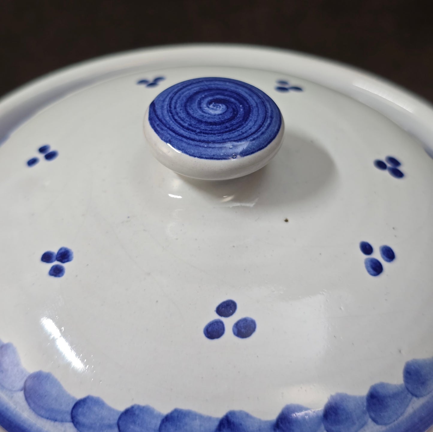 Blau-weiße Vintage-Marmeladendose (Portugal), ca. 250 ml. Handbemalte Keramik auf Fuß, sehr guter Zustand, ideal für Marmelade, Zucker, Sahne & Soßen. Charmantes Landhaus-Highlight!