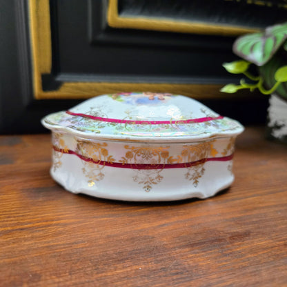 Sichere dir diese elegante Vintage-Porzellandose von Ilmenau – 1960er Original mit altrömischer Szene & Golddekor, perfekt für Schmuck & Sammler.