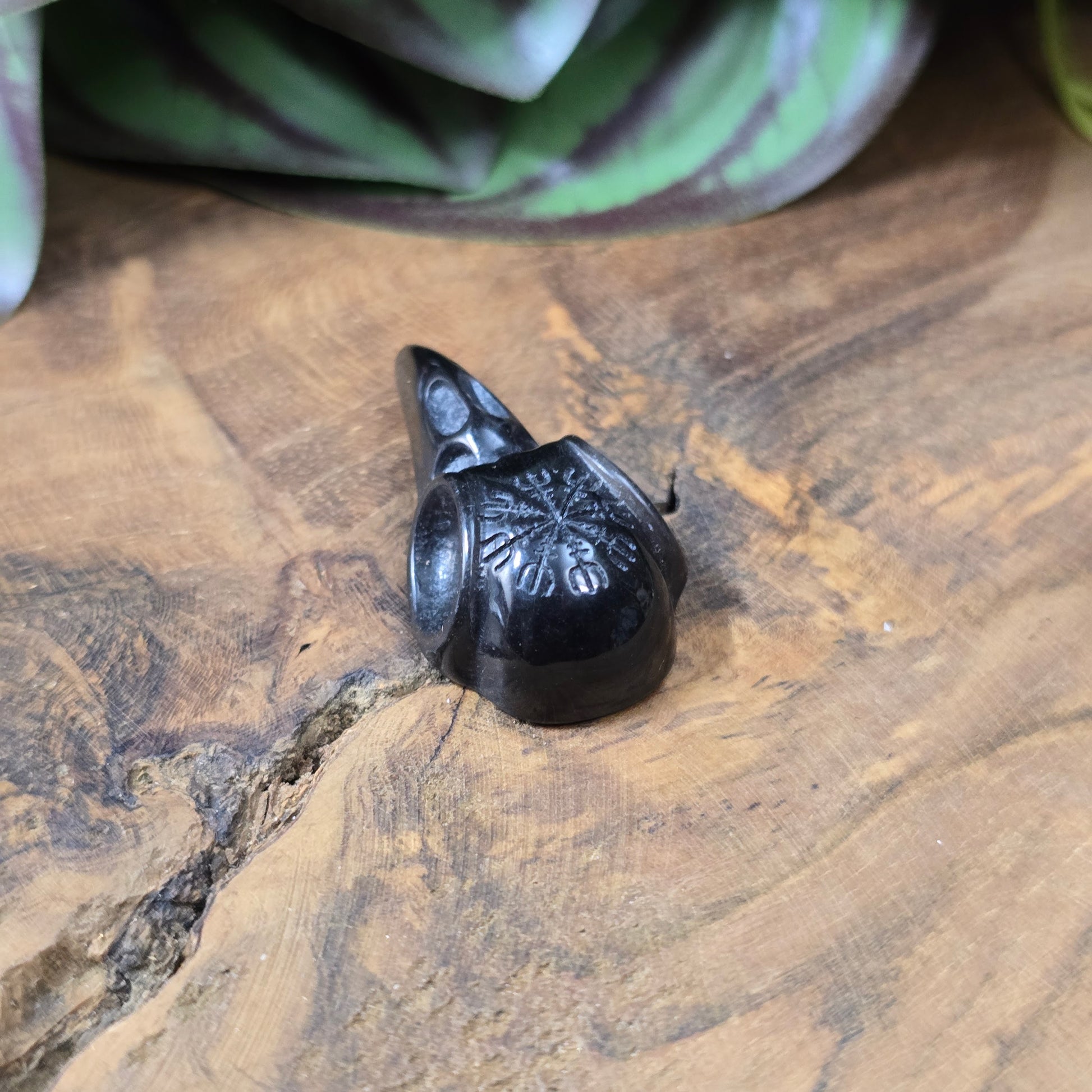 Rabenschädel-Cabochon aus Kunstharz, 34x17 mm, Schwarz oder Elfenbein – Schmuckteil ohne Loch für DIY-Ketten, Ohrringe oder kreative Designs.