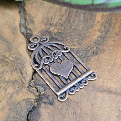 Romantischer Vogelkäfig-Anhänger 34mm aus antik kupferfarbener Zinklegierung mit Herz. Perfekt für Vintage-Schmuck, Ketten, Armbänder & DIY-Projekte.