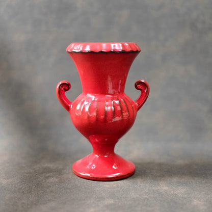 Leuchtend rote Vintage Amphorenvase mit geschwungenen Henkeln, Fohr Keramik 1970er Jahre, glänzende Glasur, Mid-Century Stil.