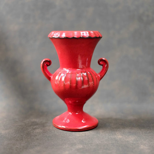 Leuchtend rote Vintage Amphorenvase mit geschwungenen Henkeln, Fohr Keramik 1970er Jahre, glänzende Glasur, Mid-Century Stil.