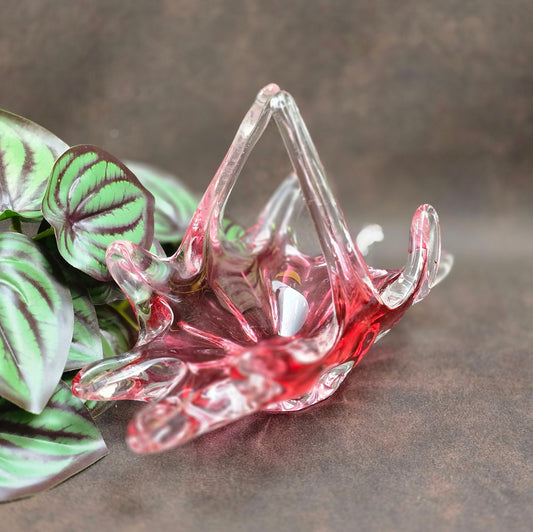 Rubinrote Designer-Glasschale im Stil von Josef Hospodka – stilvoll, authentisch, Mid-Century. Ideal für Sammler:innen oder Designfans.