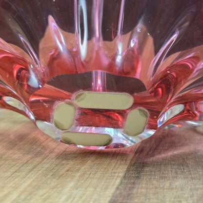 Rubinrote Designer-Glasschale im Stil von Josef Hospodka – stilvoll, authentisch, Mid-Century. Ideal für Sammler:innen oder Designfans.