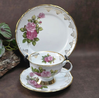 Elegantes 3-teiliges Porzellan-Gedeck von Chodzież (Polen) mit Rosendekor & Goldrand. 1970er/1980er. Ideal als Vintage-Sammlerstück oder zum stilvollen Servieren.
