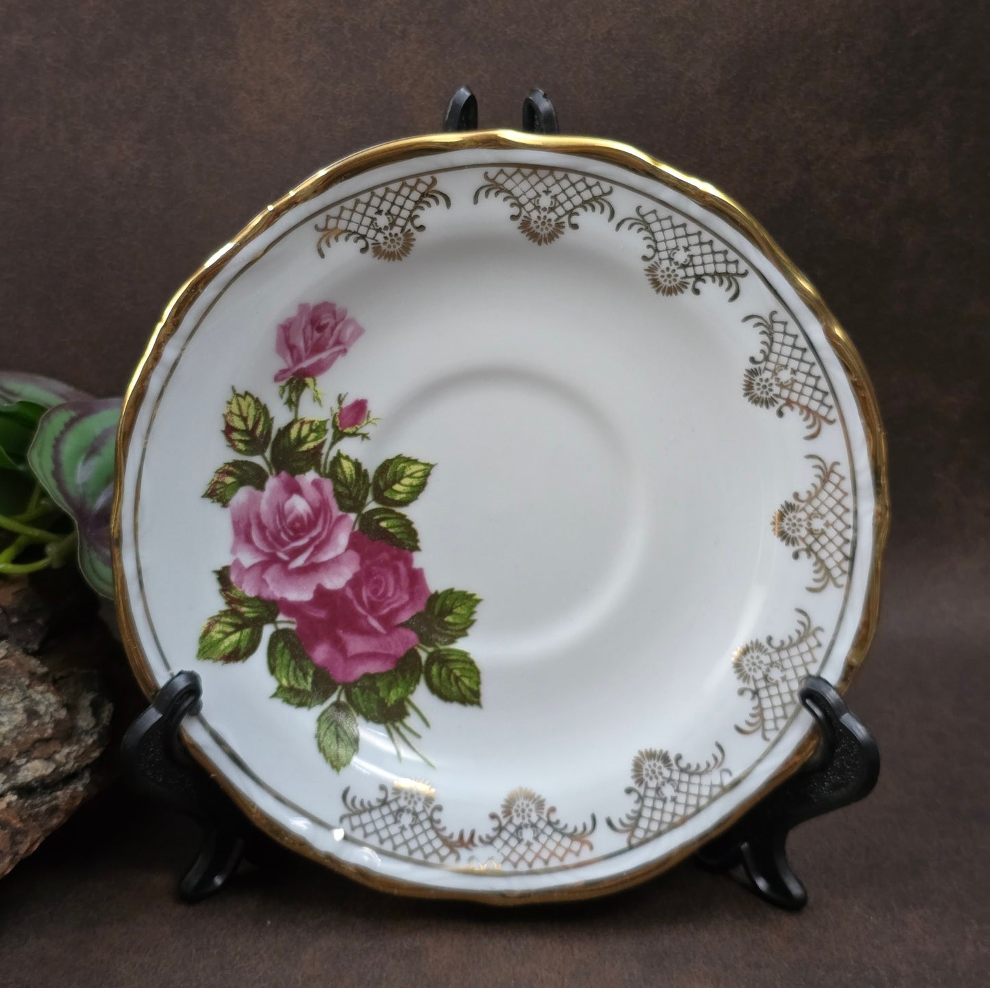Elegantes 3-teiliges Porzellan-Gedeck von Chodzież (Polen) mit Rosendekor & Goldrand. 1970er/1980er. Ideal als Vintage-Sammlerstück oder zum stilvollen Servieren.