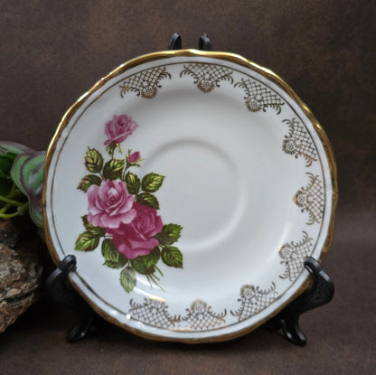 Elegantes 3-teiliges Porzellan-Gedeck von Chodzież (Polen) mit Rosendekor & Goldrand. 1970er/1980er. Ideal als Vintage-Sammlerstück oder zum stilvollen Servieren.