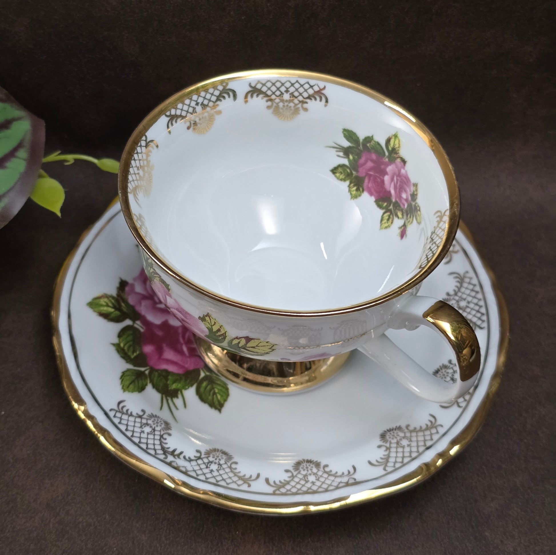 Elegantes 3-teiliges Porzellan-Gedeck von Chodzież (Polen) mit Rosendekor & Goldrand. 1970er/1980er. Ideal als Vintage-Sammlerstück oder zum stilvollen Servieren.