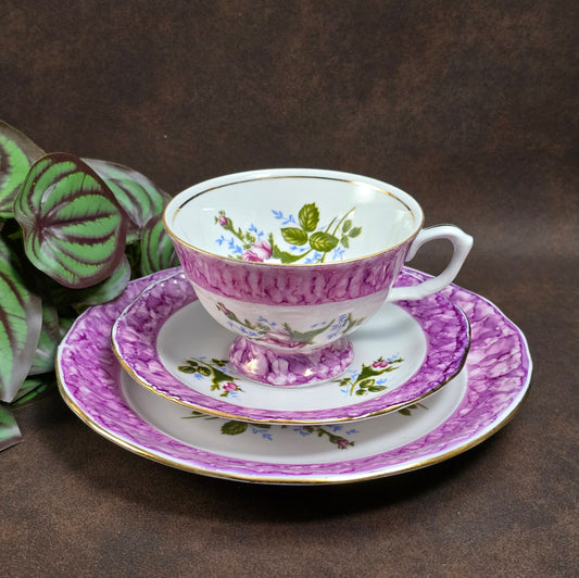 Wunderschönes Porzellan-Gedeck im Chodzież-Stil der 1970er mit Rosenmotiv & Goldrand – perfekt für Vintage-Wohnungen, Tea Time oder als Geburtstagsgeschenk.