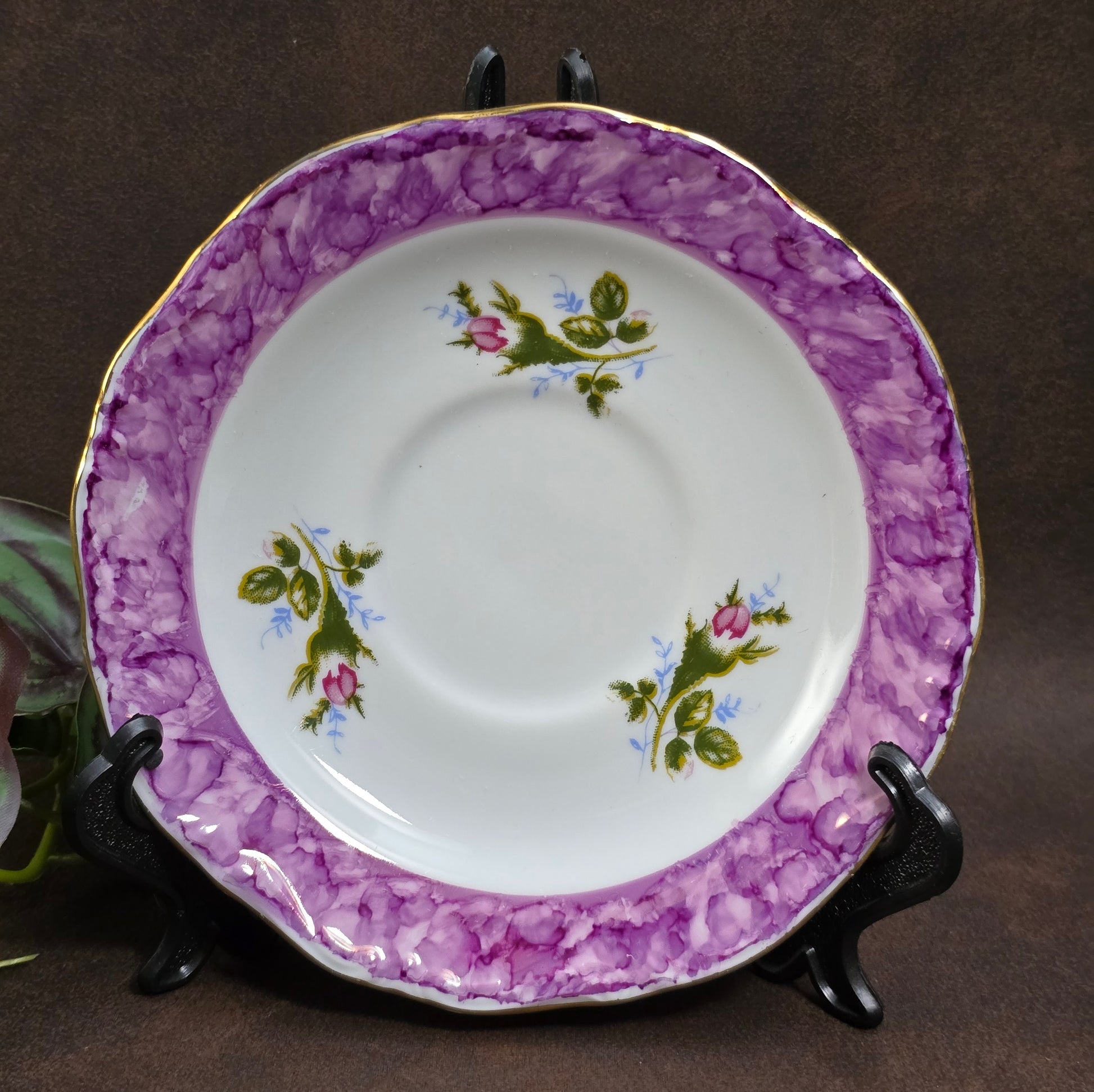 Wunderschönes Porzellan-Gedeck im Chodzież-Stil der 1970er mit Rosenmotiv & Goldrand – perfekt für Vintage-Wohnungen, Tea Time oder als Geburtstagsgeschenk.