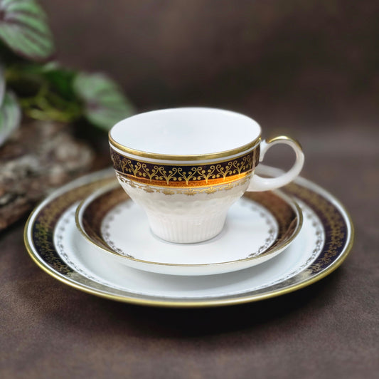 Elegantes 3-tlg. Sammelgedeck von Kahla, DDR. Perfekt für nostalgische Tafelmomente, Sammler:innen und Liebhaber:innen von Vintage-Porzellan.