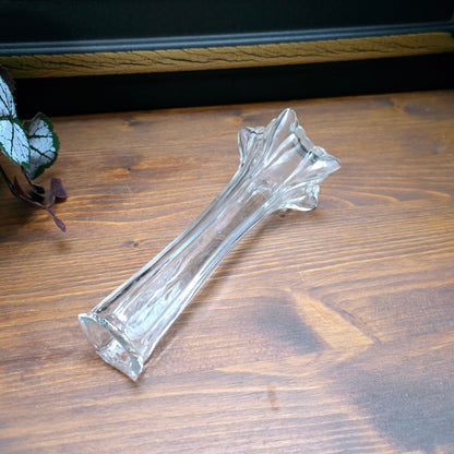 Schlanke Kristallglas-Vase mit sternförmigem Fuß – 15 cm hoch – Vintage-Design aus den 1980ern für einzelne Blumen oder zarte Deko.