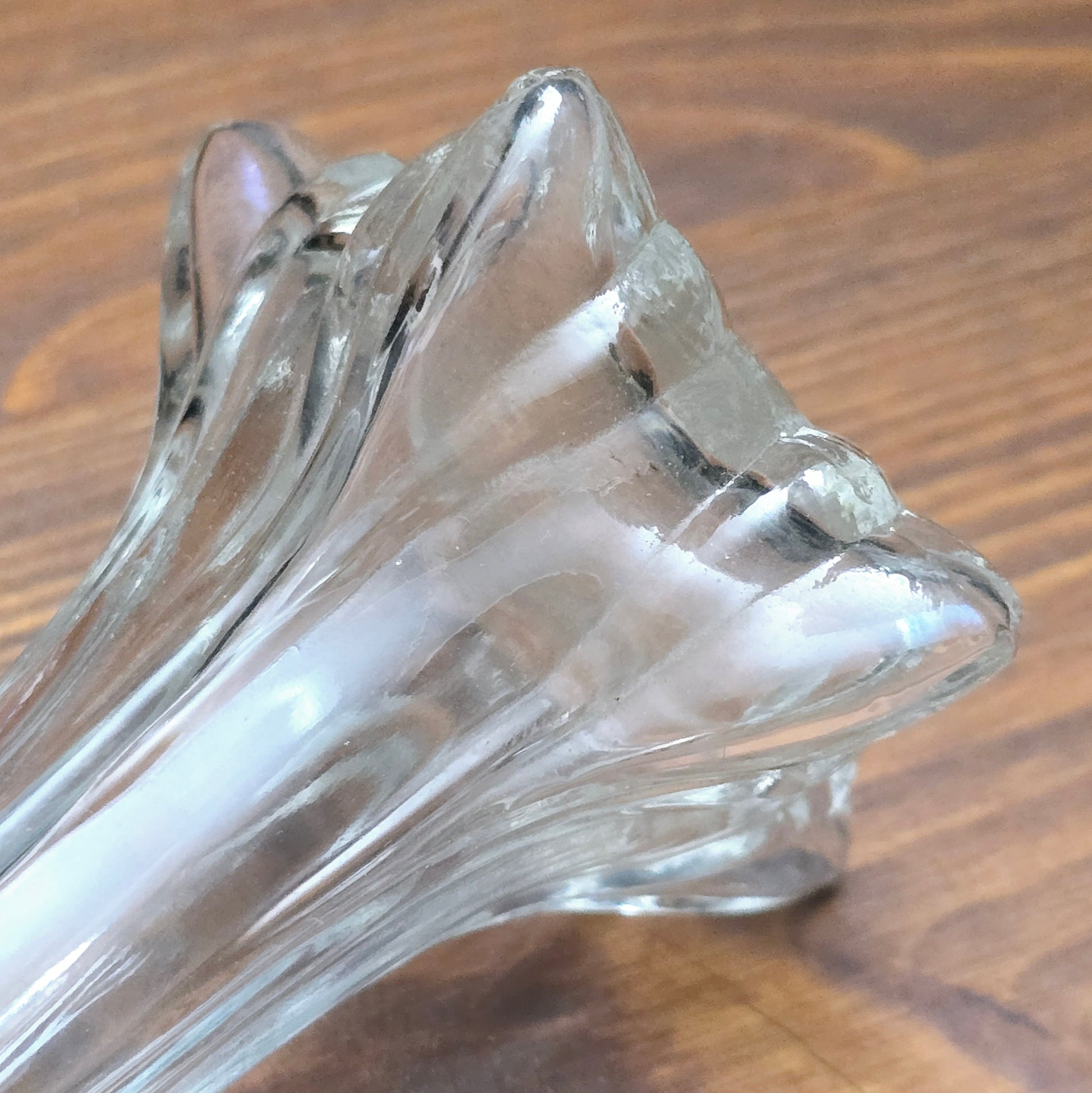 Schlanke Kristallglas-Vase mit sternförmigem Fuß – 15 cm hoch – Vintage-Design aus den 1980ern für einzelne Blumen oder zarte Deko.