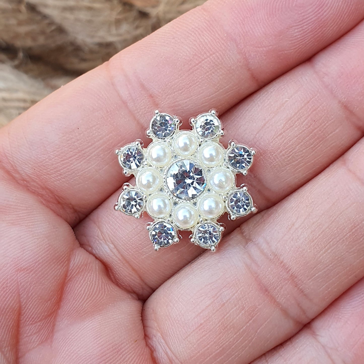 Zierelement mit weißen Kunstperlen und Strass und weißen Perlen, silberfarbig, 24mm