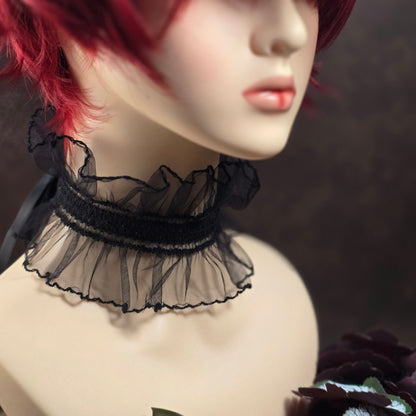 Schwarzer Barock-Choker mit Rüsche & Satinband – elastisch & individuell bindbar – ideal für Cosplay, Festival oder Gothic Looks. Weich, bequem & ausdrucksstark!