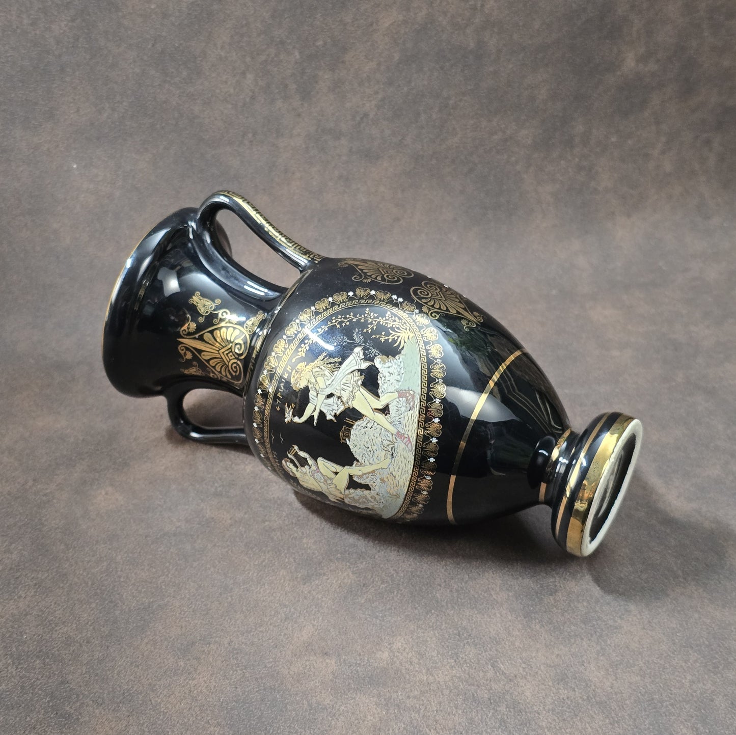 Handgefertigte schwarze Amphoren-Vase aus Griechenland, ca. 1970er, mit 24 K Goldverzierung und klassischen Figurenmotiven.