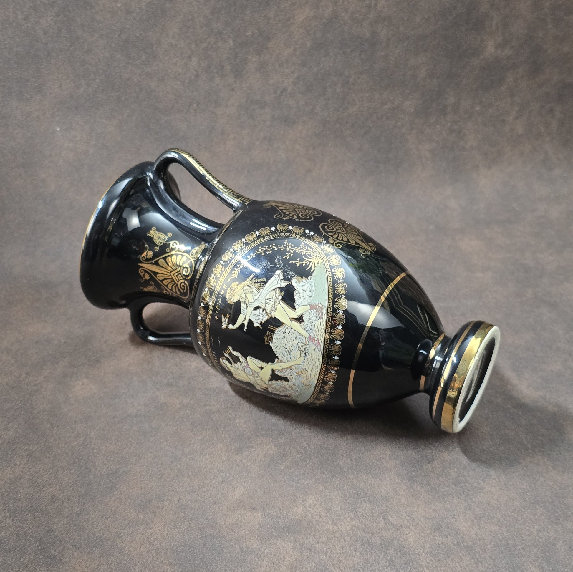 Handgefertigte schwarze Amphoren-Vase aus Griechenland, ca. 1970er, mit 24 K Goldverzierung und klassischen Figurenmotiven.