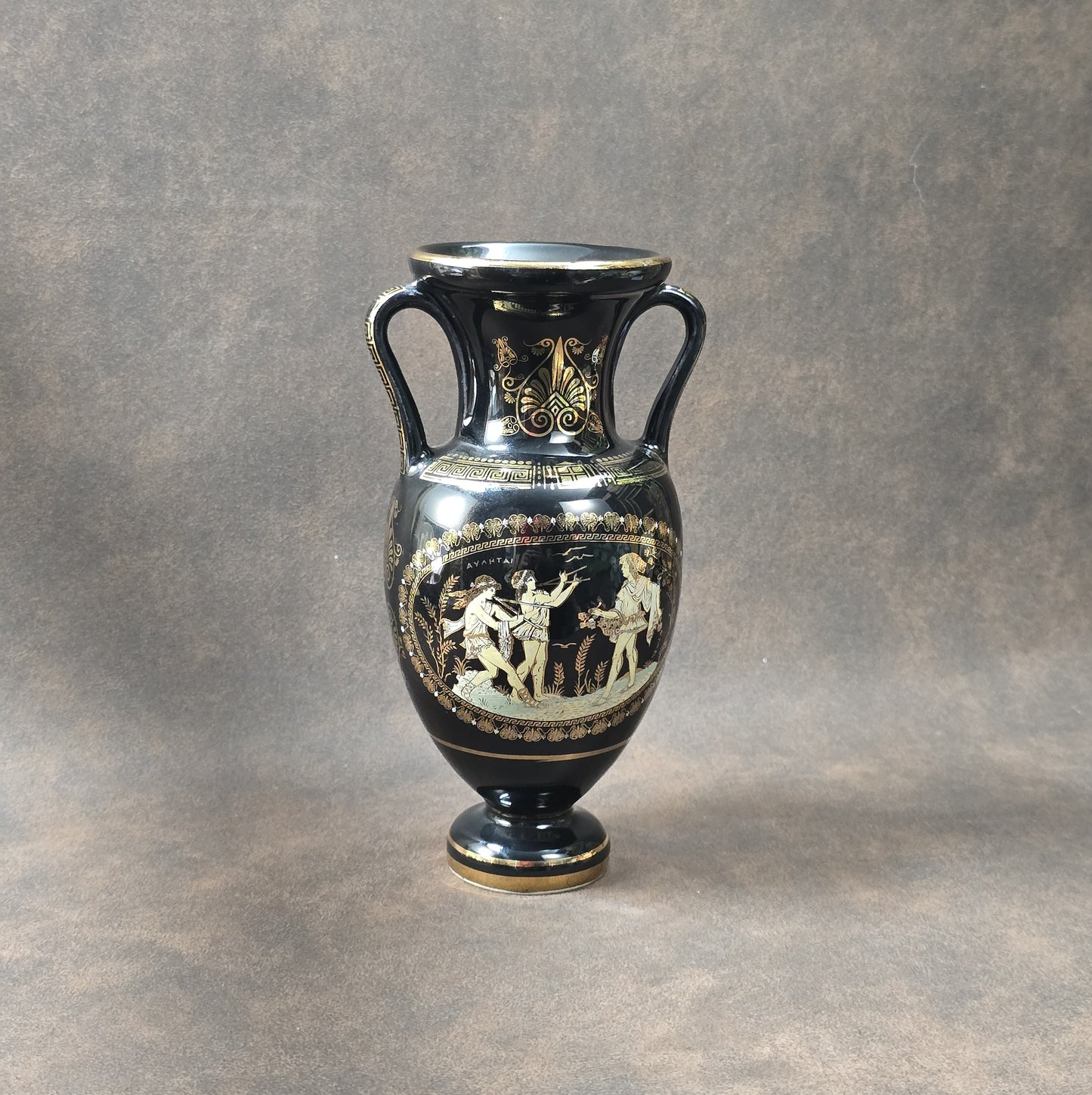 Handgefertigte schwarze Amphoren-Vase aus Griechenland, ca. 1970er, mit 24 K Goldverzierung und klassischen Figurenmotiven.