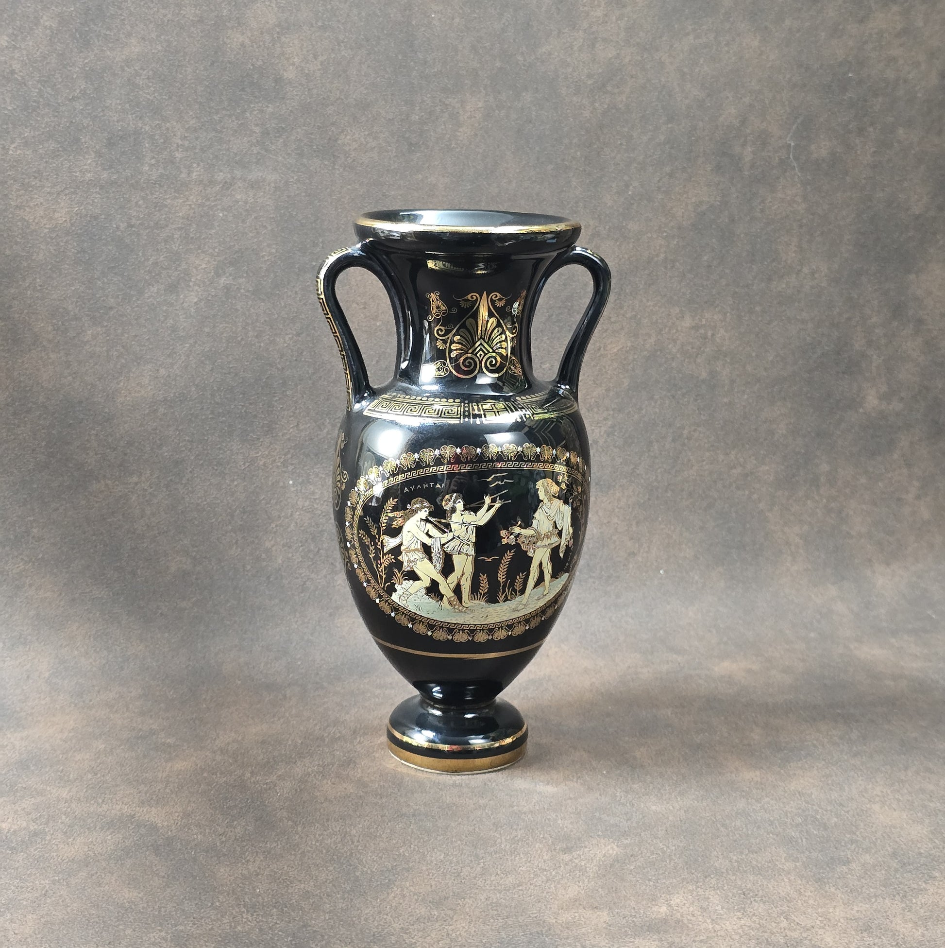 Handgefertigte schwarze Amphoren-Vase aus Griechenland, ca. 1970er, mit 24 K Goldverzierung und klassischen Figurenmotiven.