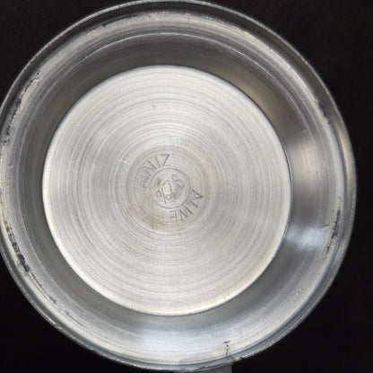 Klassischer Bierseidel von ALWE aus den 80er Jahren – 0,5L Fassungsvermögen, stabiles Kristallglas mit Zinndeckel und Gravur „Hopfen & Malz“. Ideal als Geschenk für Sammler oder Bierfreunde.