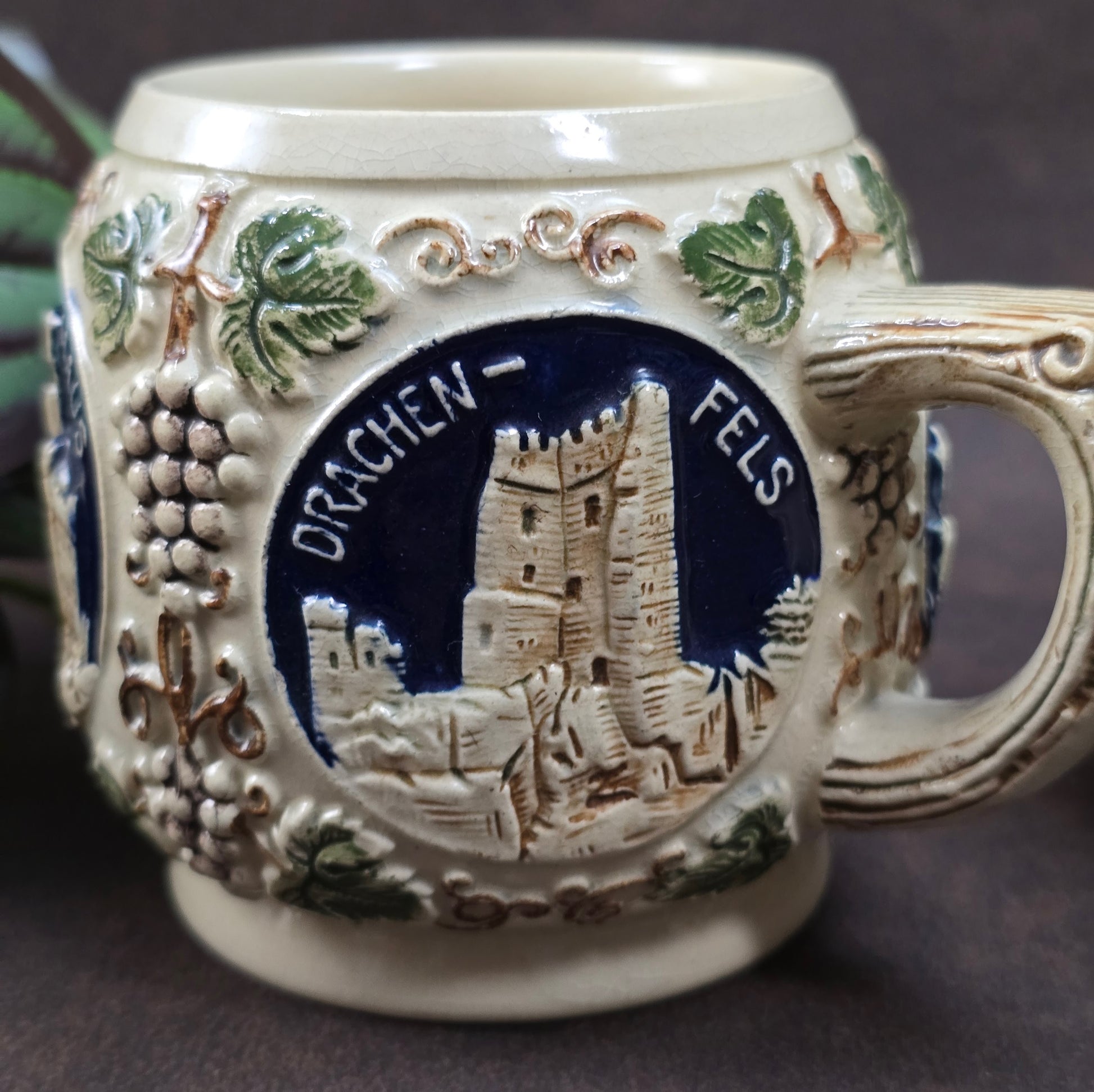 Vintage GERZ Bowlebecher-Set (3 Stück) aus den 60er/70ern. Burg- & Schlossmotive, rustikales Steinzeug – ideal für Sammler und Deko-Liebhaber.