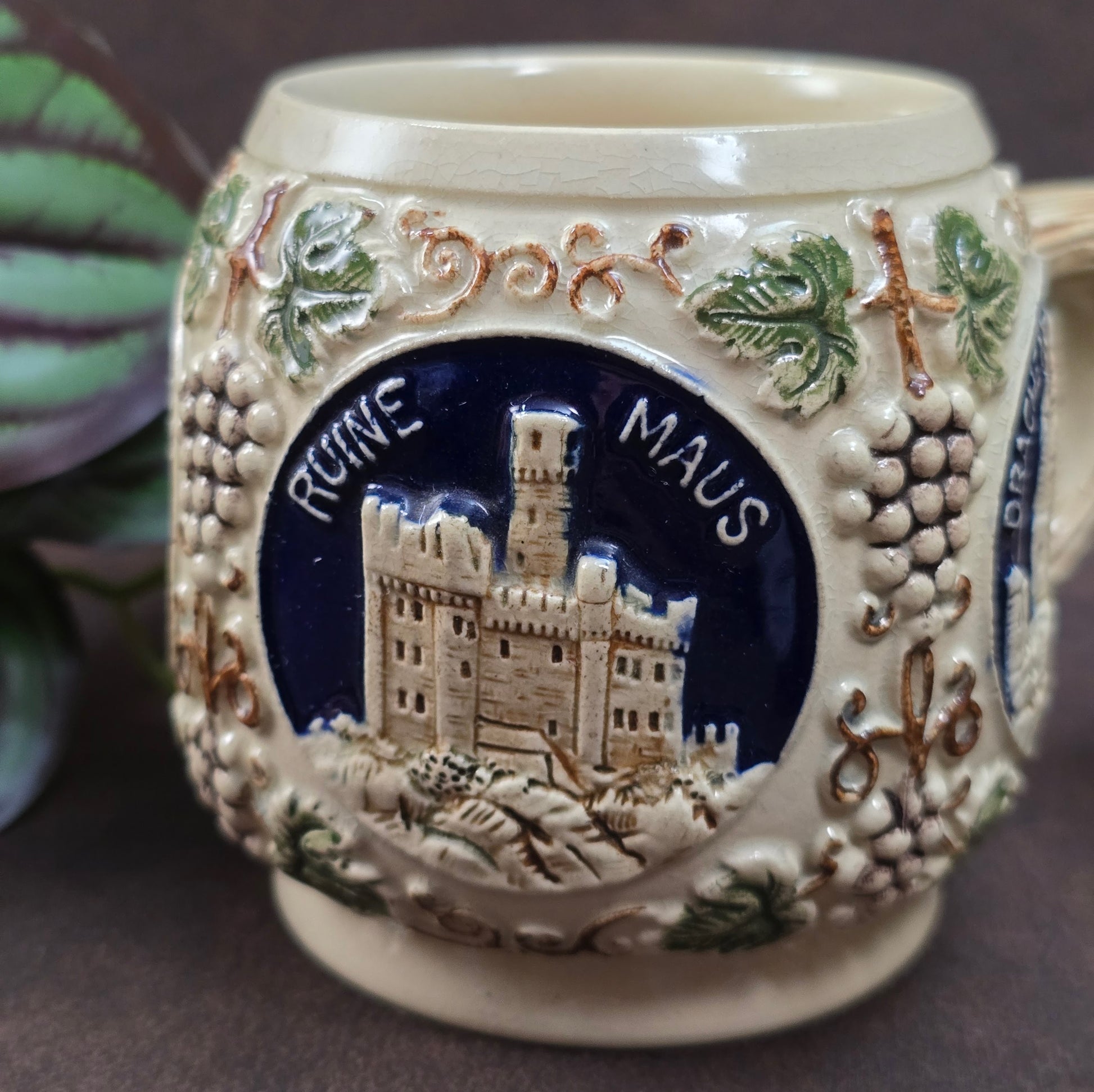 Vintage GERZ Bowlebecher-Set (3 Stück) aus den 60er/70ern. Burg- & Schlossmotive, rustikales Steinzeug – ideal für Sammler und Deko-Liebhaber.