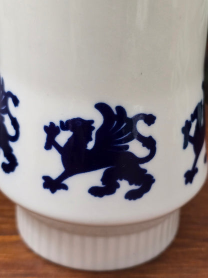 Vintage DDR Porzellanbecher von Unterweißbach mit Echt-Kobalt-Dekor, weißes Porzellan, zeitlose Form, sehr guter Zustand.
