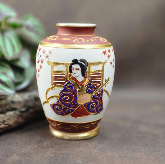 Vintage Vase aus Japan mit Geisha-Motiv & Golddekor. Kunka Tokusen Exportporzellan der 60er/70er Jahre – dekorativ & perfekt für deine Vintage Wohnung.