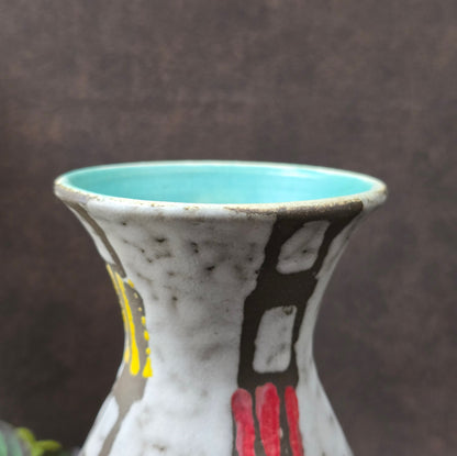 Jasba Keramikvase im Mid-Century-Stil – 60er/70er Original aus West Germany, Türkis-Innenglasur & farbiges Reliefmuster, top erhalten.