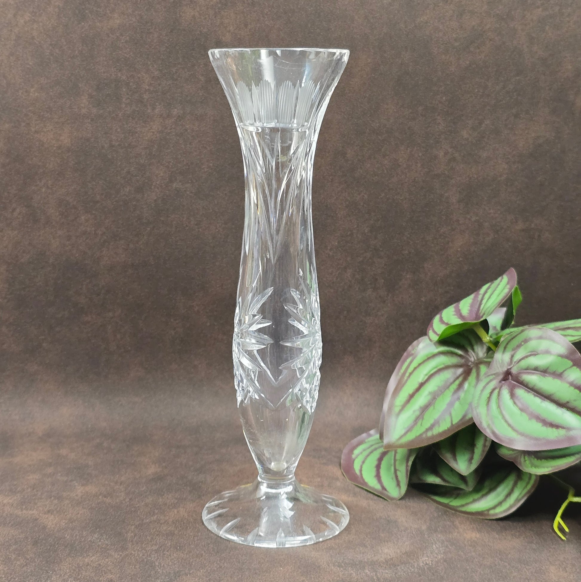 Elegante Vintage Rosenvase aus Kristallglas – stilvoll & handgeschliffen, perfekt für Einzelblumen.