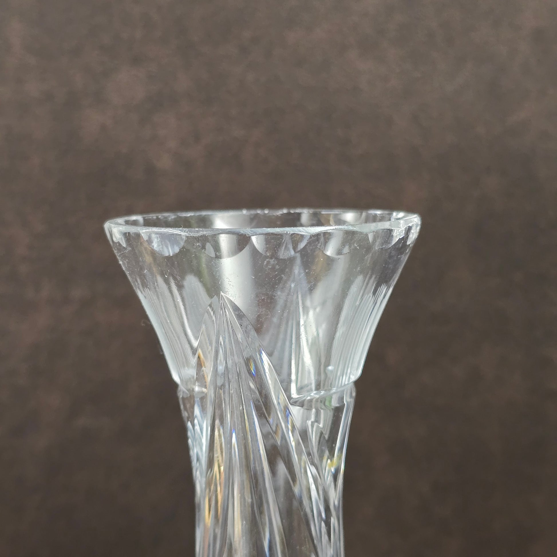 Elegante Vintage Rosenvase aus Kristallglas – stilvoll & handgeschliffen, perfekt für Einzelblumen.