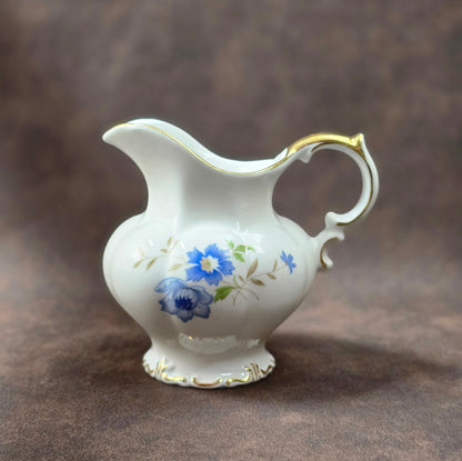 Porzellan Milchkännchen VEB Sonneberg DDR, 1950er 1960er, blaues Blumendekor mit Goldrand, Vintage Tischdeko, sehr guter Zustand.