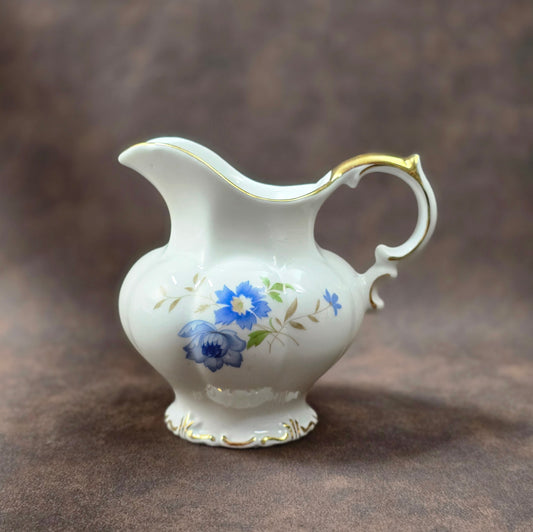 Porzellan Milchkännchen VEB Sonneberg DDR, 1950er 1960er, blaues Blumendekor mit Goldrand, Vintage Tischdeko, sehr guter Zustand.