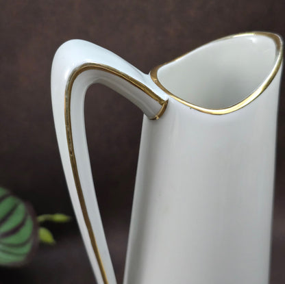 Porzellan-Henkelvase aus der DDR mit Kobaltblau und Gold – stilvolle Vintage-Dekoration mit internationalem Designflair.