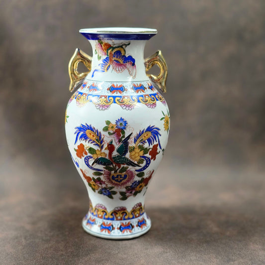 Vintage Porzellanvase aus China, 1970er Jahre, mit Paradiesvogel-Dekor, farbig bemalt und goldverziert, dekorativ und symbolträchtig.
