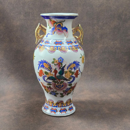 Vintage Porzellanvase aus China, 1970er Jahre, mit Paradiesvogel-Dekor, farbig bemalt und goldverziert, dekorativ und symbolträchtig.
