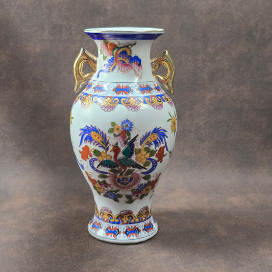 Vintage Porzellanvase aus China, 1970er Jahre, mit Paradiesvogel-Dekor, farbig bemalt und goldverziert, dekorativ und symbolträchtig.