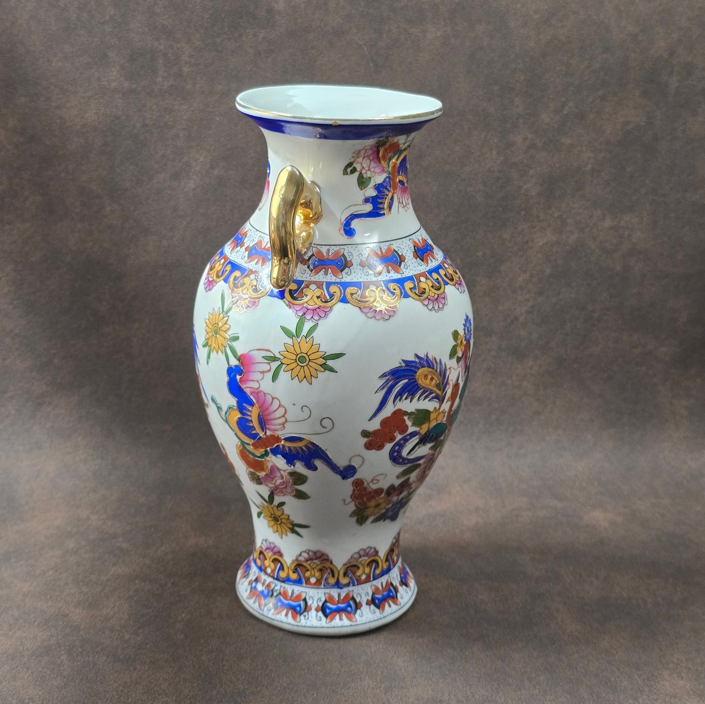 Vintage Porzellanvase aus China, 1970er Jahre, mit Paradiesvogel-Dekor, farbig bemalt und goldverziert, dekorativ und symbolträchtig.
